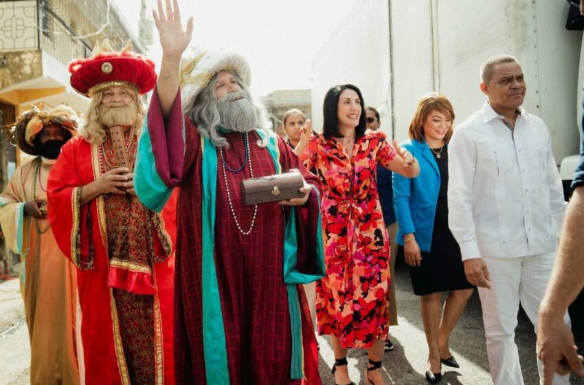  Primera dama celebra Día de los Reyes junto a niños y niñas del sector Las Cañitas