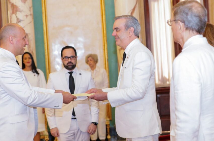  Presidente Abinader recibe cartas credenciales de siete nuevos embajadores
